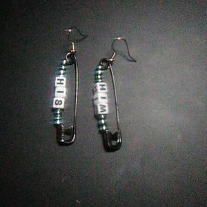 ✨free w/ bundle✨Him/His pronoun earrings